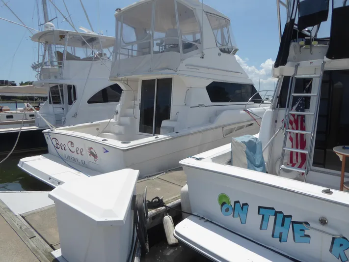 Bee Cee Yacht Photos Pics 2000 Silverton 42C Cummins 450 Diesels docked at marina, featuring multiple boats.