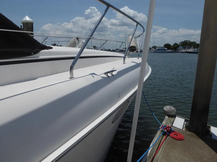 Bee Cee Yacht Photos Pics 2000 Silverton 42C Cummins 450 Diesels yacht docked at marina.