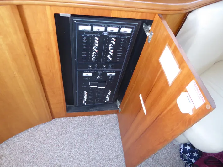 Bee Cee Yacht Photos Pics Electrical panel inside a 2000 Silverton 42C Cummins 450 Diesels yacht.