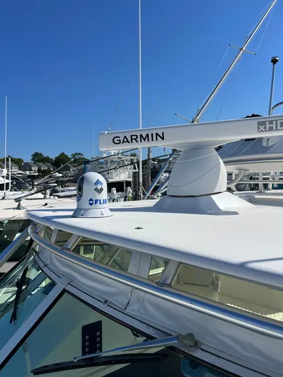  Yacht Photos Pics 2007 Henriques 35 Open boat with Garmin and FLIR equipment at a marina.