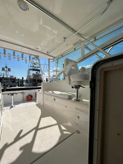  Yacht Photos Pics 2007 Henriques 35 Open boat interior with seating and fishing rod holders.