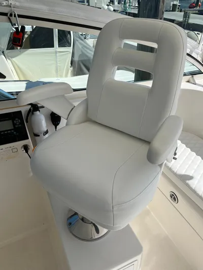 Yacht Photos Pics White captain's chair on 2007 Henriques 35 Open boat.