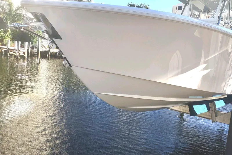  Yacht Photos Pics 2017 Invincible 33 Open Fisherman boat on water, side view.