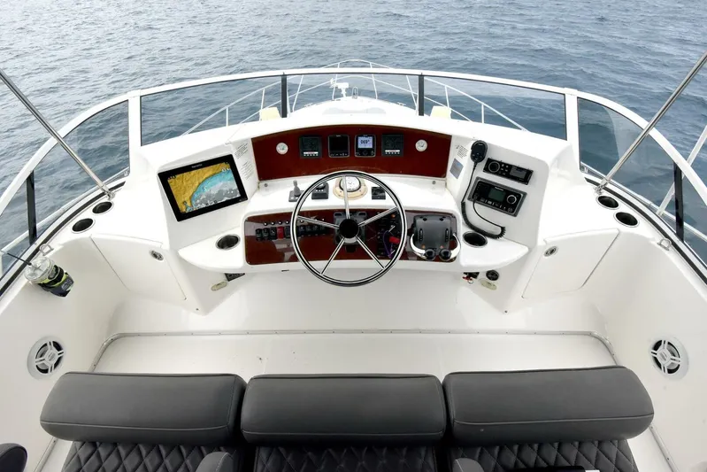 Pura Vida Yacht Photos Pics 2010 Silverton 38 Sedan Bridge helm with navigation equipment and ocean view.