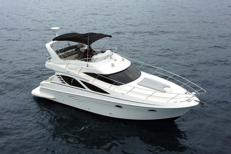 Pura Vida Yacht Photos Pics 2010 Silverton 38 Sedan Bridge yacht cruising on open water.