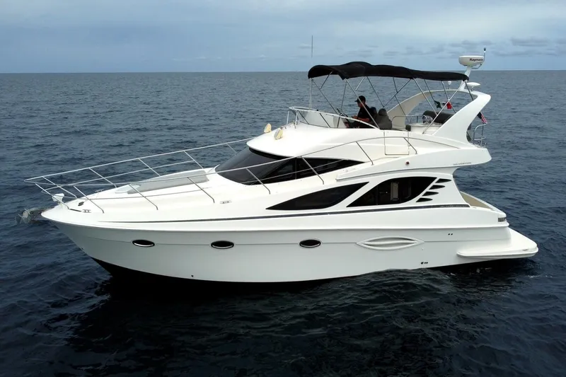 Pura Vida Yacht Photos Pics 2010 Silverton 38 Sedan Bridge yacht cruising on open sea.