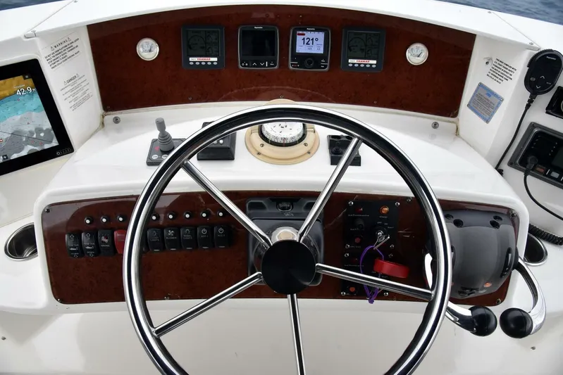 Pura Vida Yacht Photos Pics 2010 Silverton 38 Sedan Bridge helm with steering wheel and navigation controls.