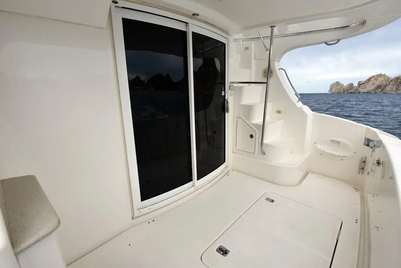 Pura Vida Yacht Photos Pics 2010 Silverton 38 Sedan Bridge yacht deck with ocean view and sliding glass doors.