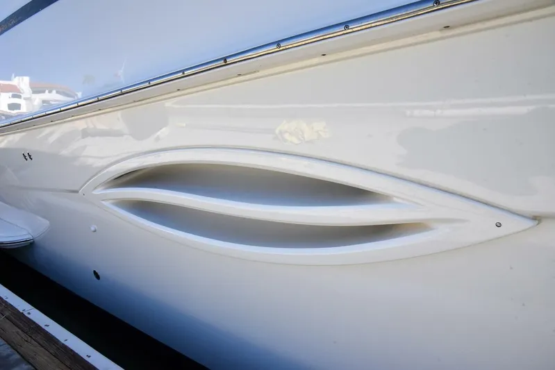 Pura Vida Yacht Photos Pics 2010 Silverton 38 Sedan Bridge boat hull with sleek design details.