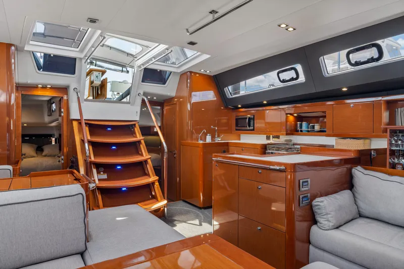 Dolce Vita Yacht Photos Pics Main salon port side