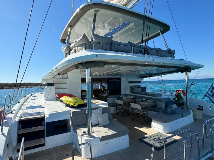 Esperance Yacht Photos Pics Luxurious 2024 Lagoon 55 yacht with spacious deck and seating, cruising on clear blue waters.