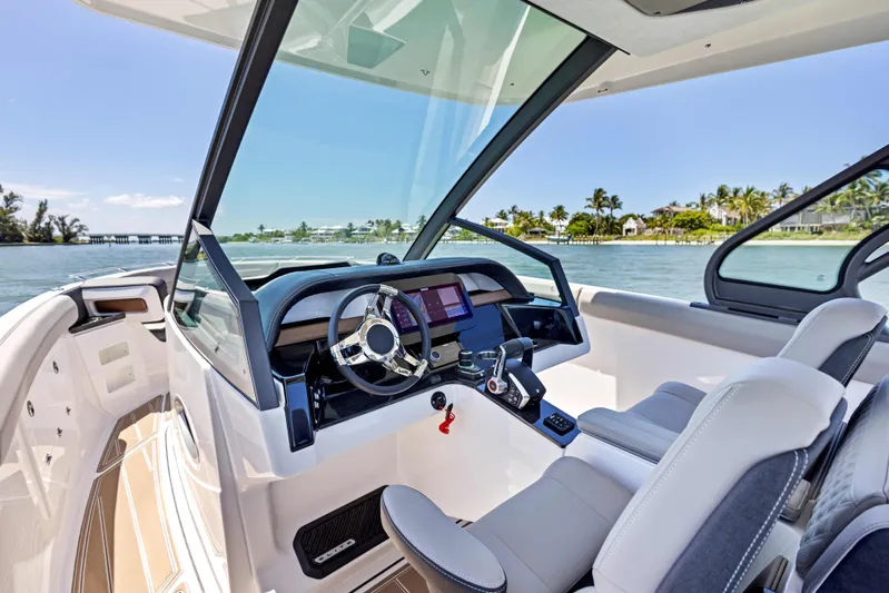  Yacht Photos Pics 2026 Monterey ELITE 30 boat interior with modern dashboard and scenic water view.