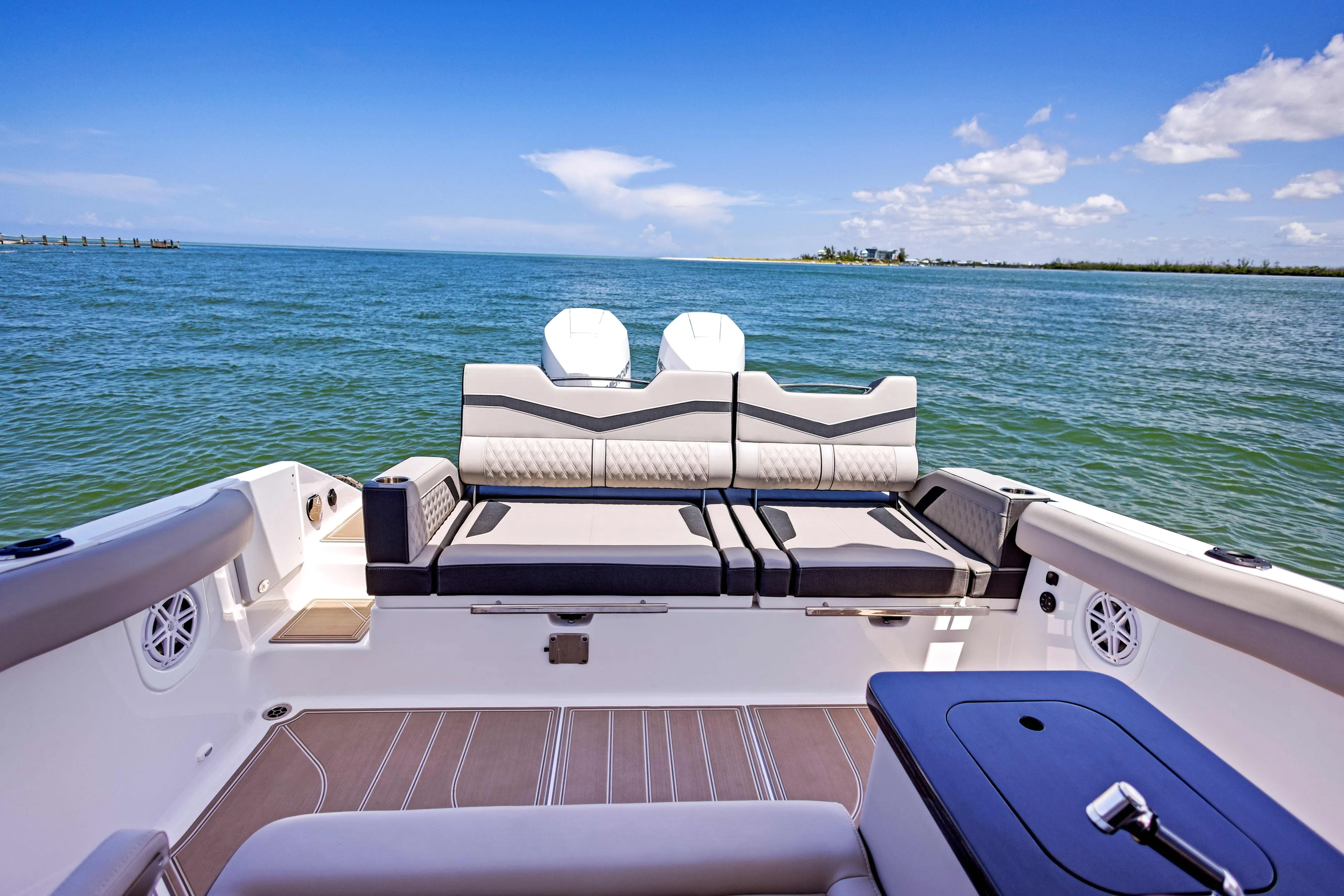  Yacht Photos Pics Luxury Monterey ELITE 30 boat interior, 2026 model, with ocean view and comfortable seating.