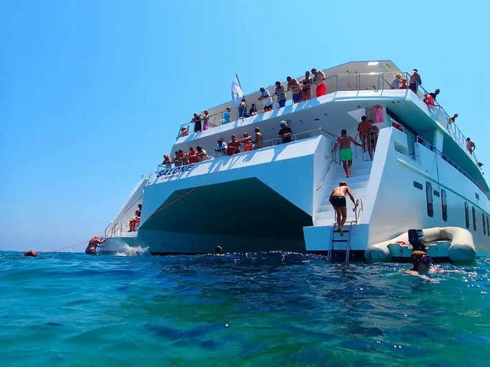 Salone Yacht Photos Pics People enjoying a sunny day on a 2015 Power Catamaran yacht.