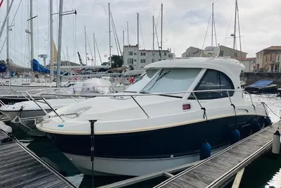 Beneteau Antares 8
