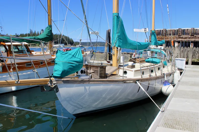 Solace Yacht Photos Pics 