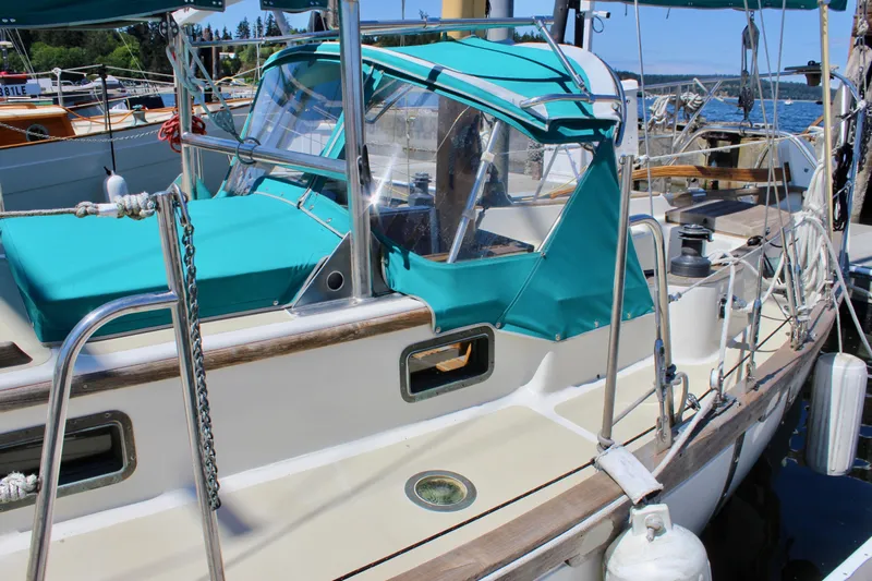 Solace Yacht Photos Pics 