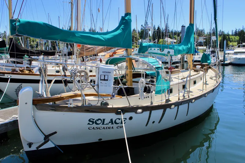 Solace Yacht Photos Pics 