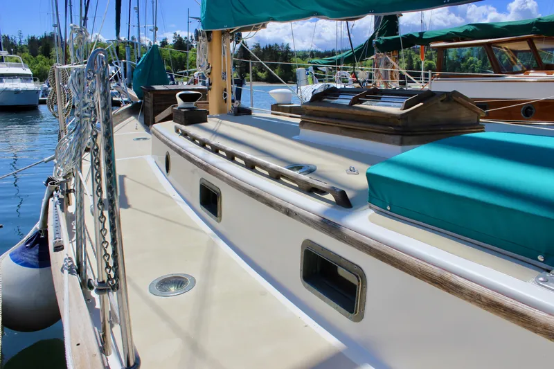 Solace Yacht Photos Pics 