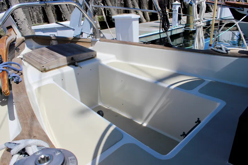 Solace Yacht Photos Pics 