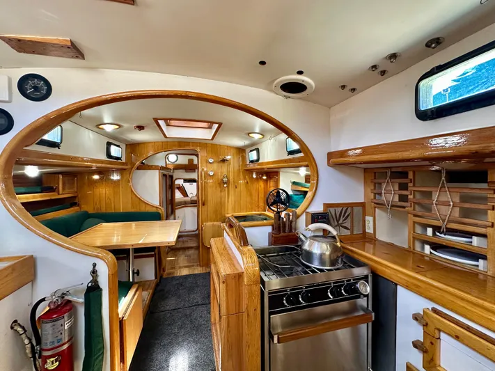 Solace Yacht Photos Pics 