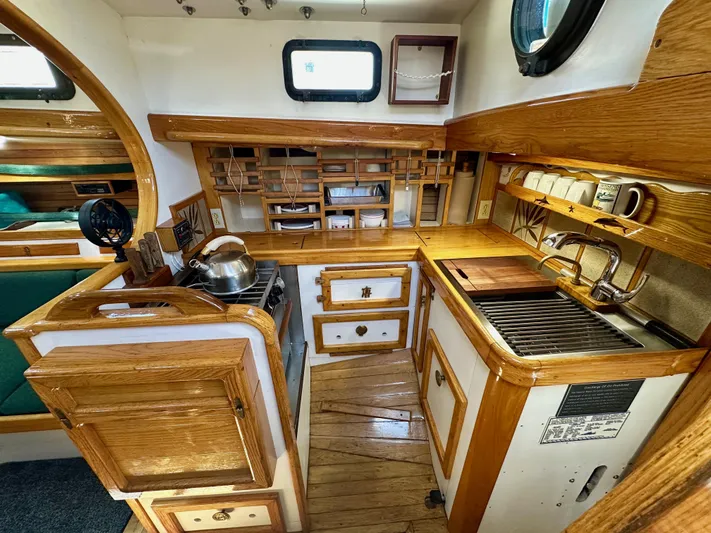 Solace Yacht Photos Pics 