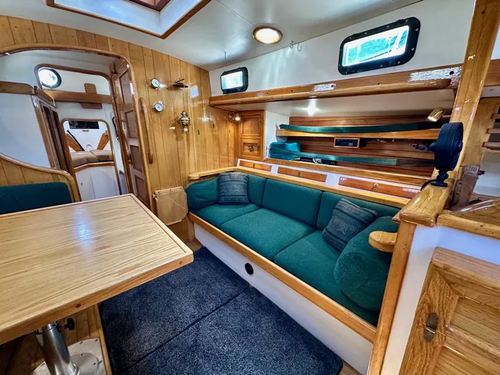 Solace Yacht Photos Pics 