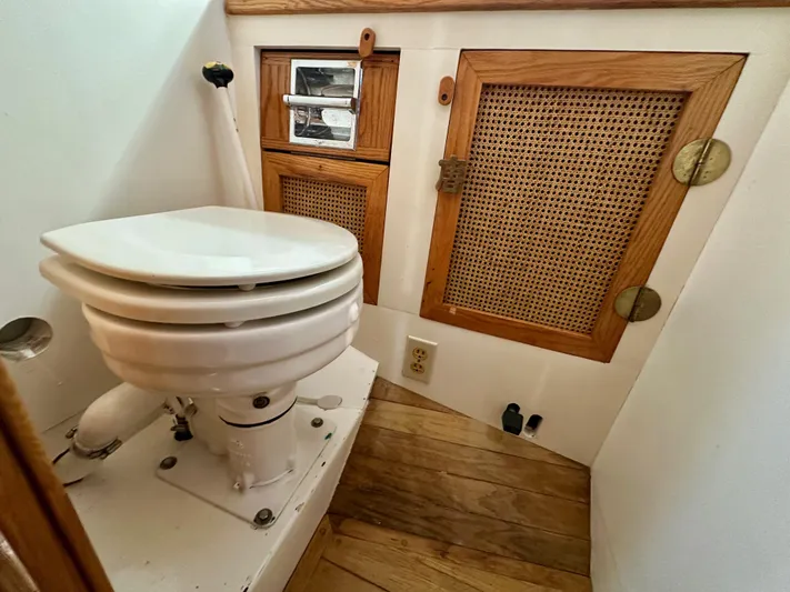 Solace Yacht Photos Pics 