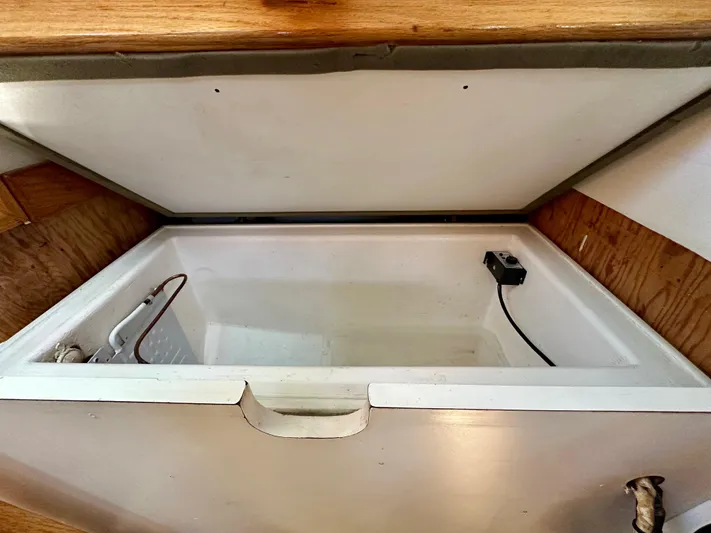 Solace Yacht Photos Pics 