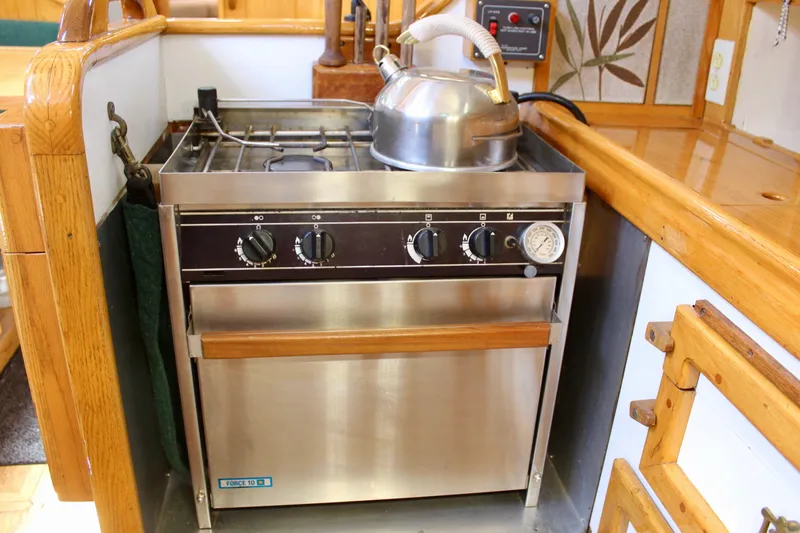 Solace Yacht Photos Pics 