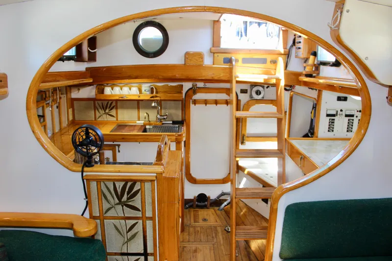 Solace Yacht Photos Pics 