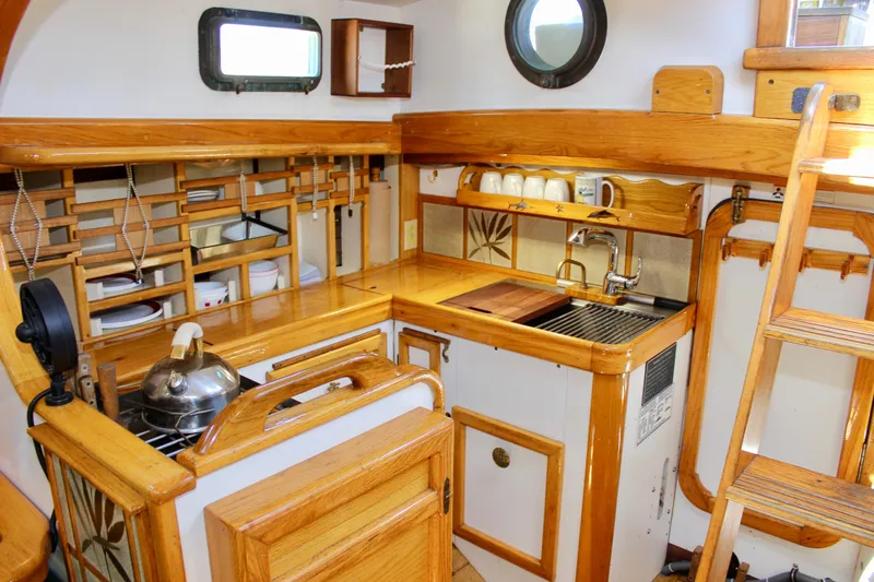 Solace Yacht Photos Pics 