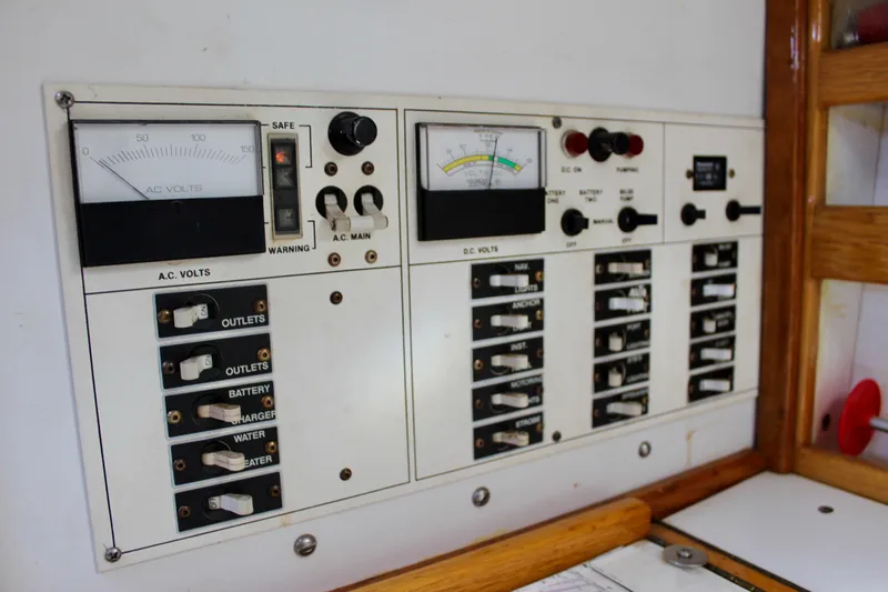 Solace Yacht Photos Pics 