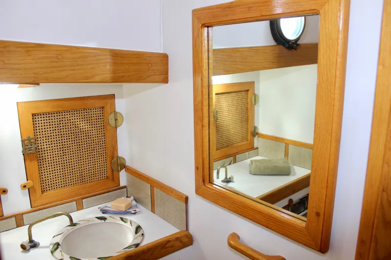 Solace Yacht Photos Pics 