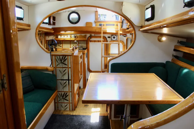 Solace Yacht Photos Pics 