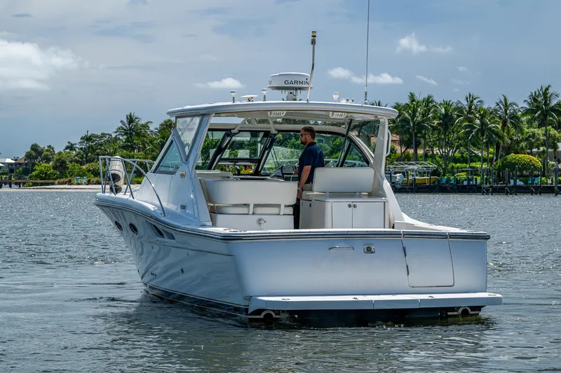  Yacht Photos Pics 2008 Tiara Yachts 3200 Open cruising on a scenic waterway with palm trees.