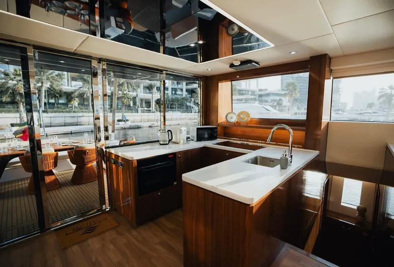 Hyper One Yacht Photos Pics 