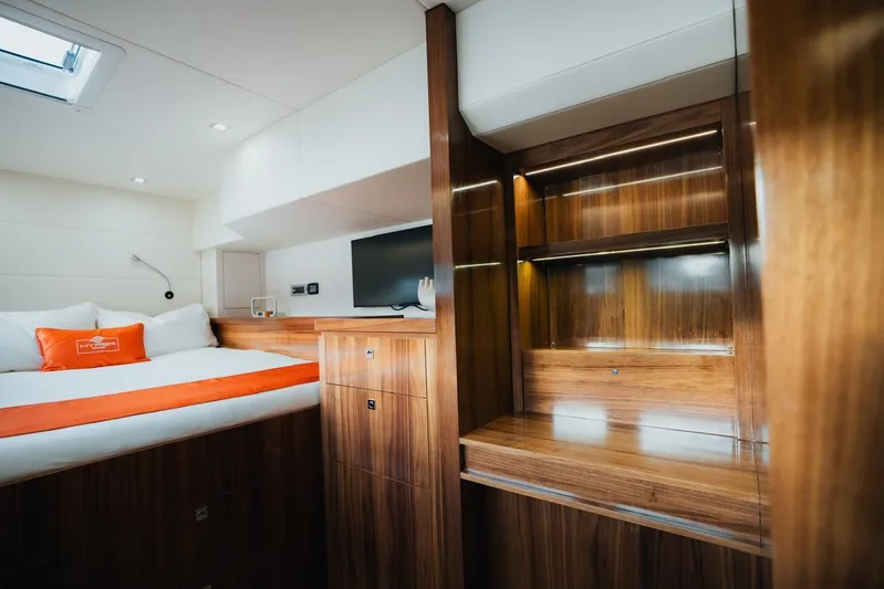 Hyper One Yacht Photos Pics 