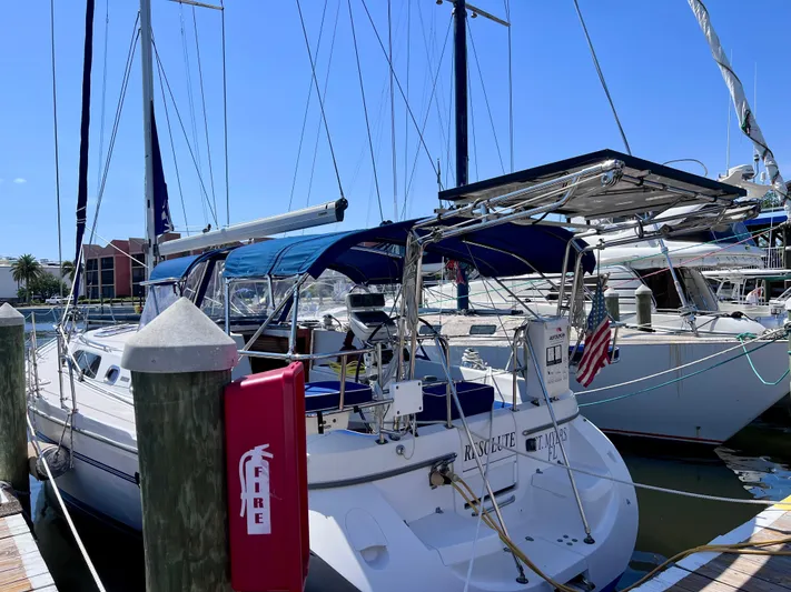 Resolute Yacht Photos Pics 