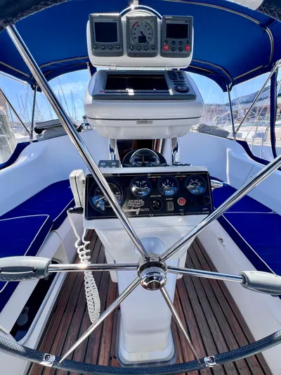 Resolute Yacht Photos Pics 