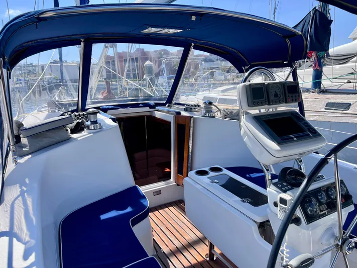 Resolute Yacht Photos Pics 