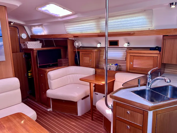 Resolute Yacht Photos Pics 