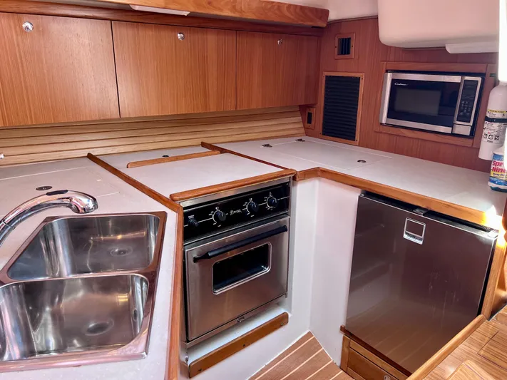 Resolute Yacht Photos Pics 