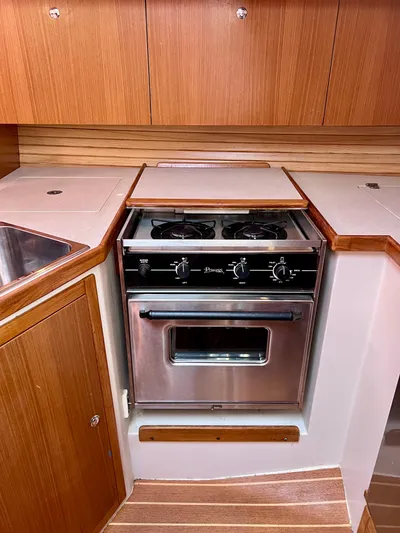 Resolute Yacht Photos Pics 