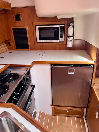 Resolute Yacht Photos Pics 