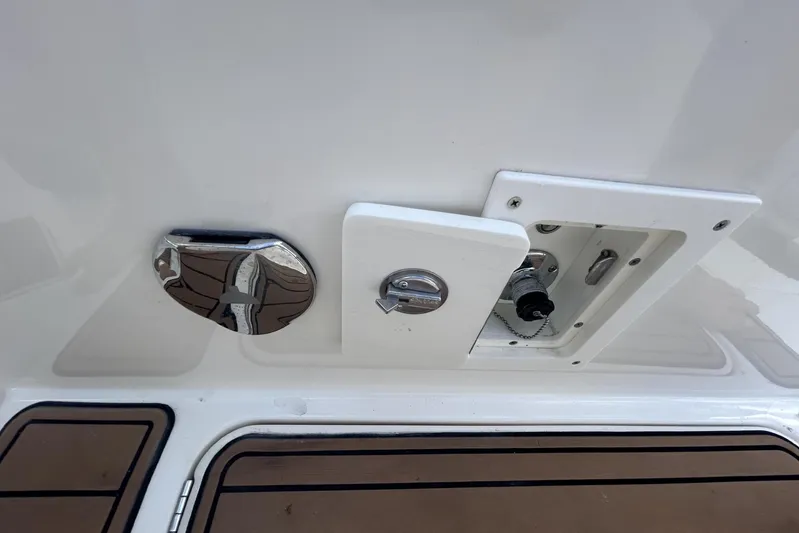  Yacht Photos Pics 2017 Sea Ray SLX 310 Outboard boat deck fittings and access panel.