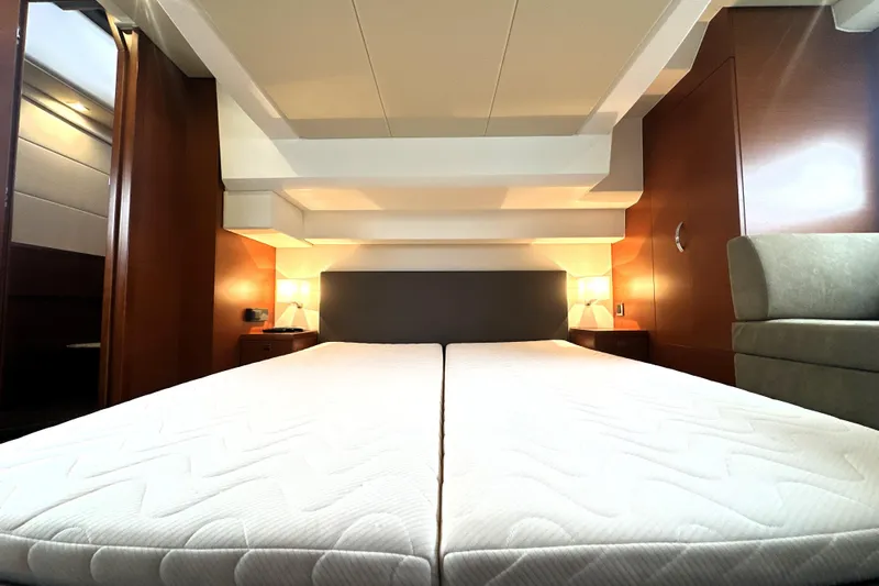 Cyctrade Yacht Photos Pics Luxurious interior of 2017 Prestige 500 yacht with elegant bedroom design.