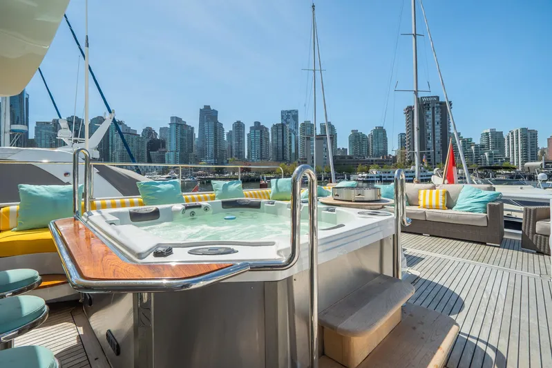 Sovereign Lady Yacht Photos Pics the hot tub