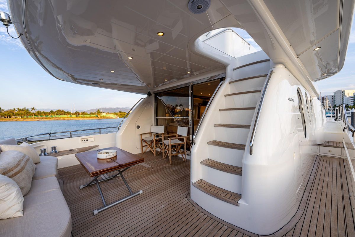 2002 Viking Princess 72 