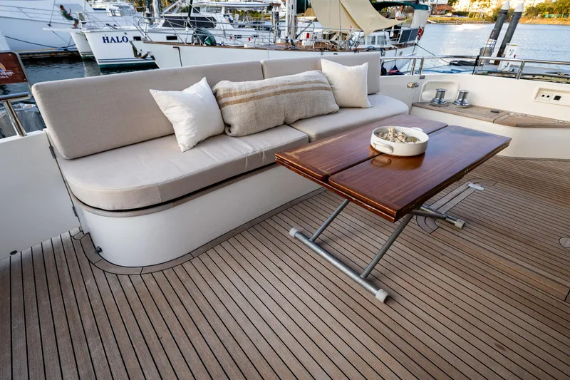 Pearl Yacht Photos Pics Luxury deck seating on 2002 Viking Princess 72 SportCruiser yacht.